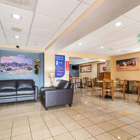 בסילבר ספרינג Econo Lodge Inn & Suites I-35 At Shawnee Mission מראה חיצוני תמונה
