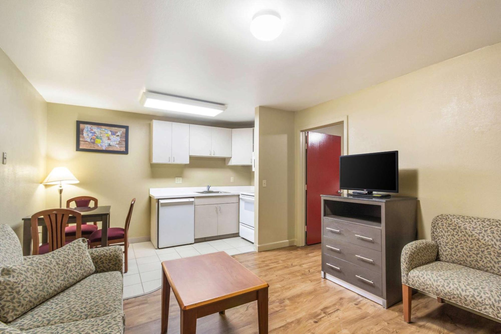 בסילבר ספרינג Econo Lodge Inn & Suites I-35 At Shawnee Mission מראה חיצוני תמונה
