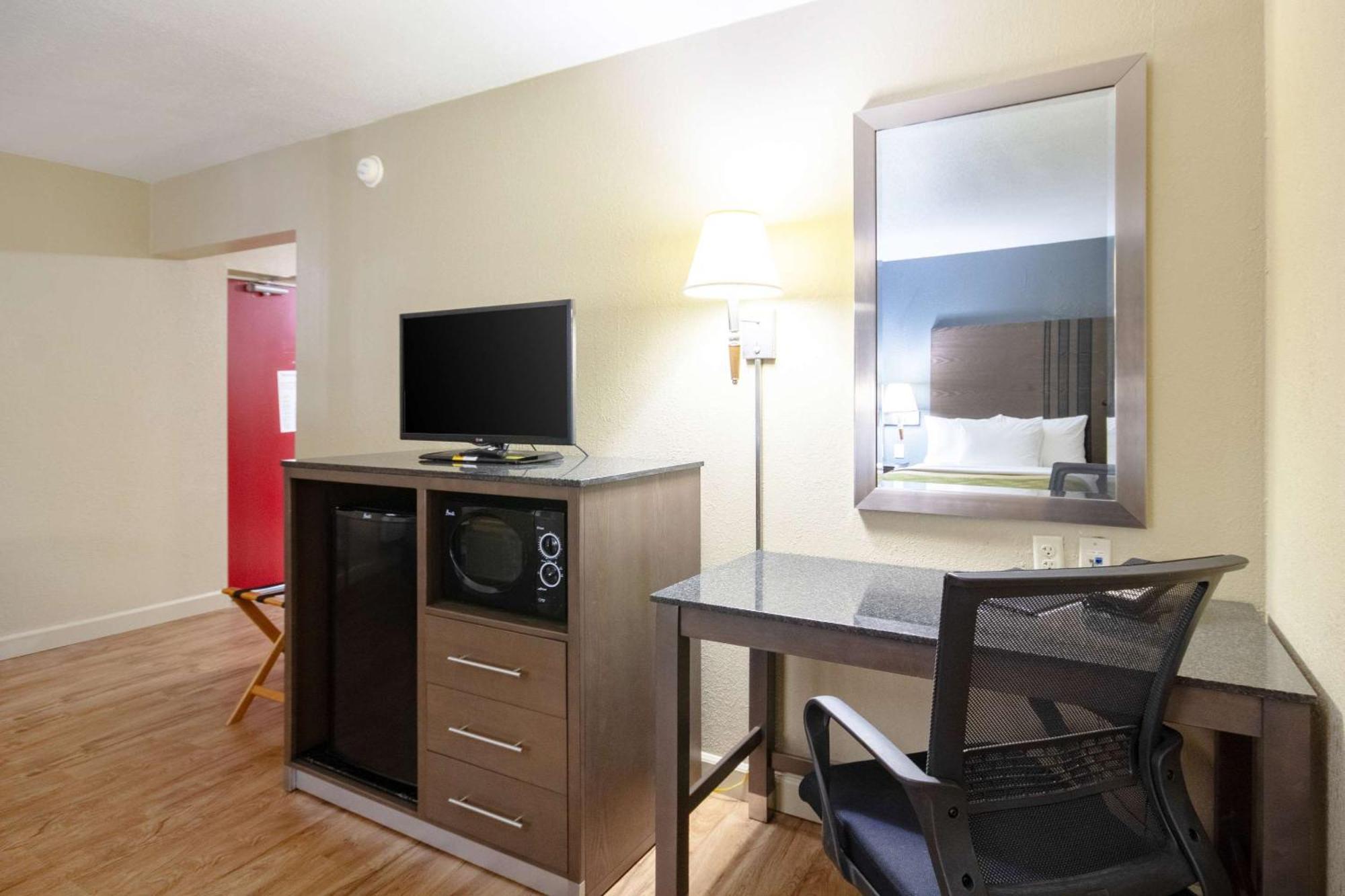 בסילבר ספרינג Econo Lodge Inn & Suites I-35 At Shawnee Mission מראה חיצוני תמונה