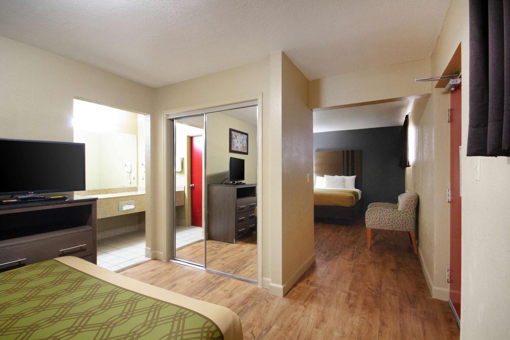 בסילבר ספרינג Econo Lodge Inn & Suites I-35 At Shawnee Mission מראה חיצוני תמונה
