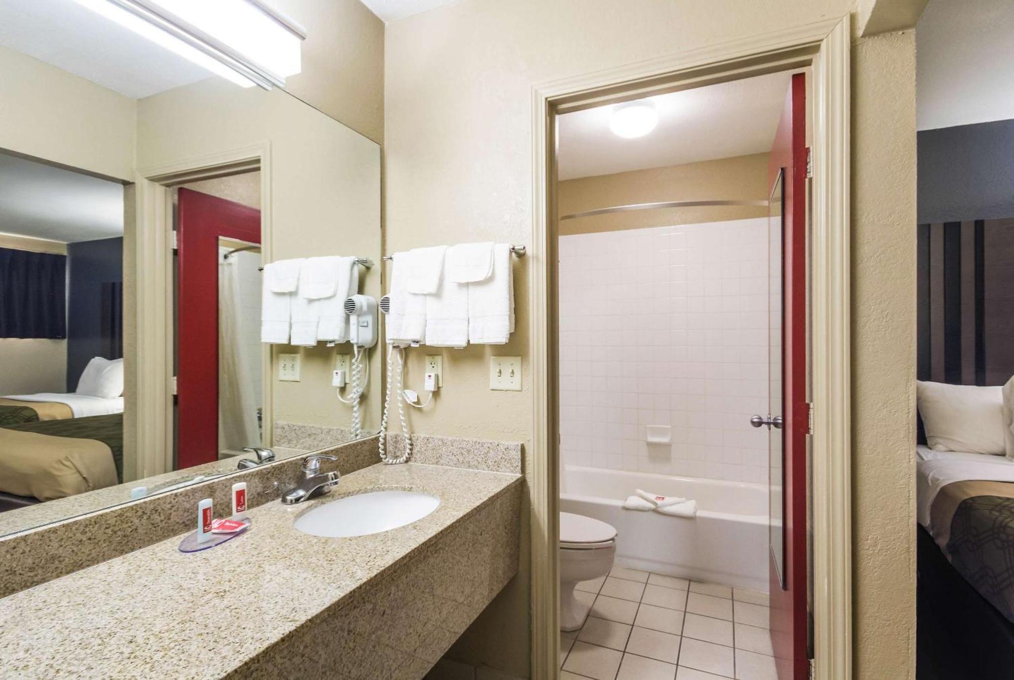 בסילבר ספרינג Econo Lodge Inn & Suites I-35 At Shawnee Mission מראה חיצוני תמונה