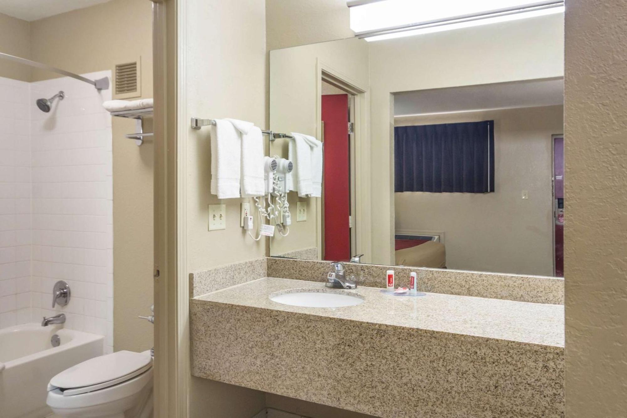 בסילבר ספרינג Econo Lodge Inn & Suites I-35 At Shawnee Mission מראה חיצוני תמונה