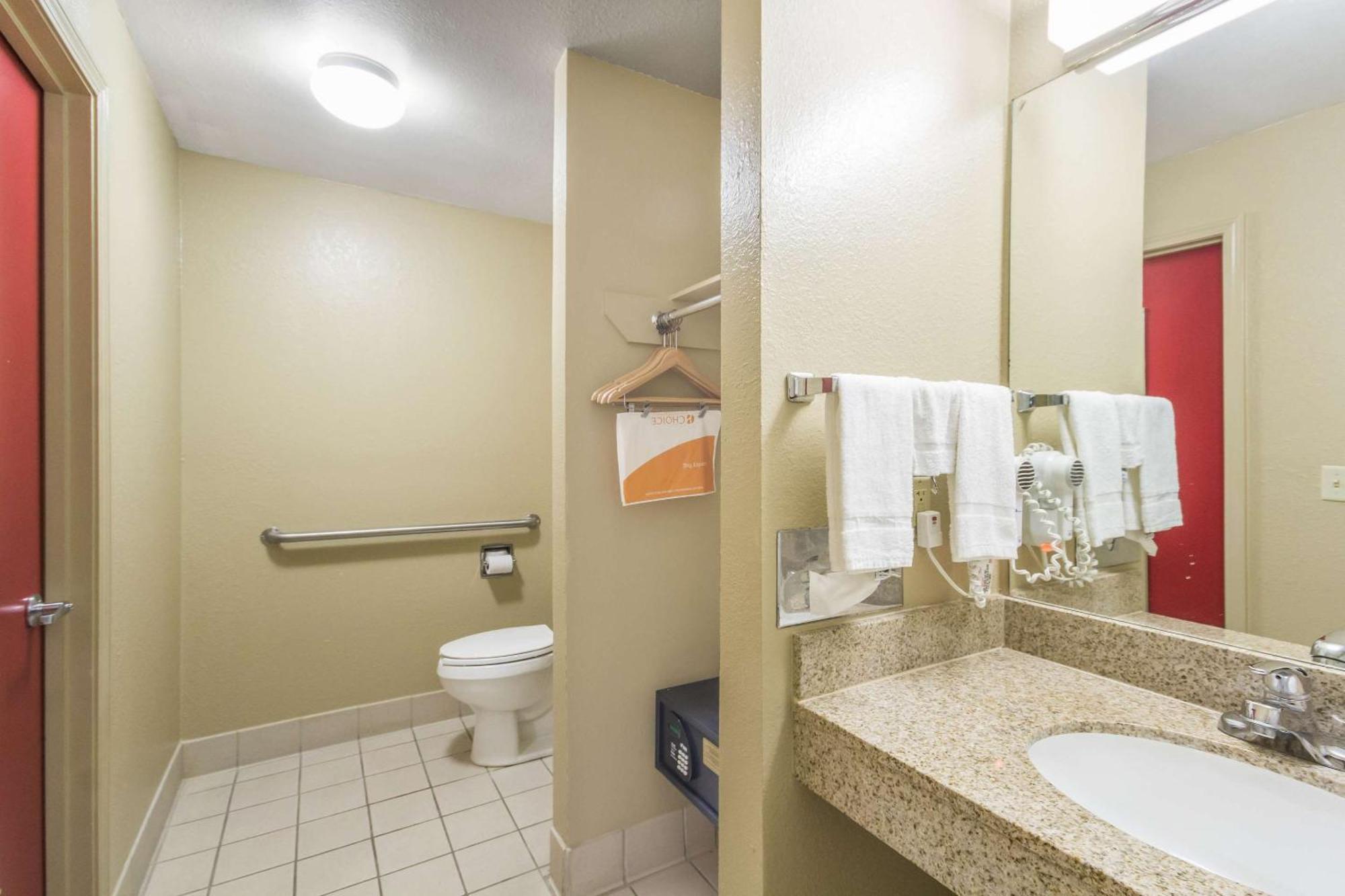בסילבר ספרינג Econo Lodge Inn & Suites I-35 At Shawnee Mission מראה חיצוני תמונה