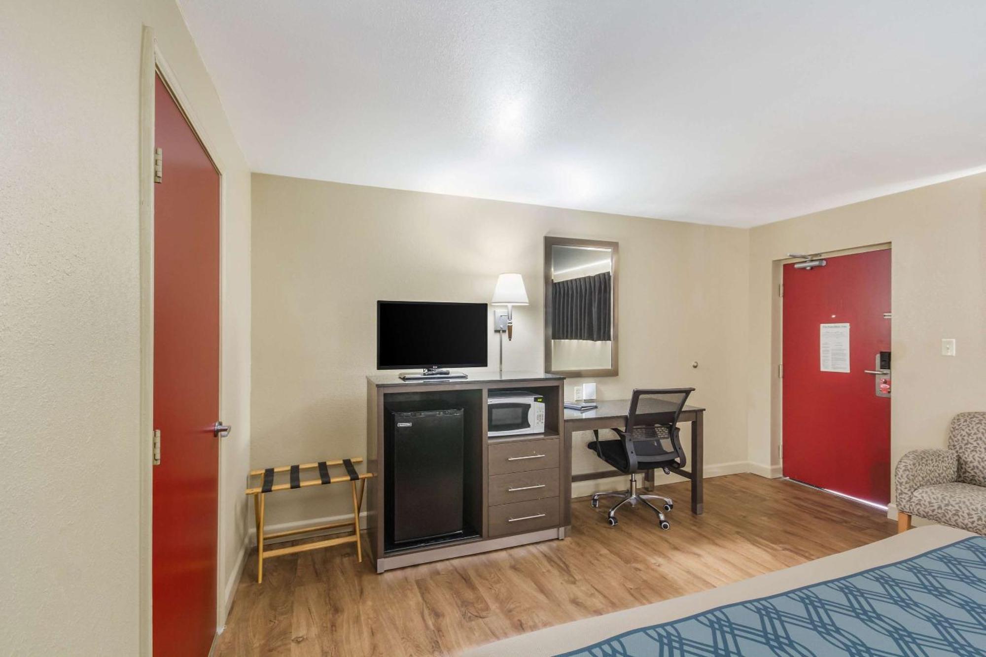 בסילבר ספרינג Econo Lodge Inn & Suites I-35 At Shawnee Mission מראה חיצוני תמונה