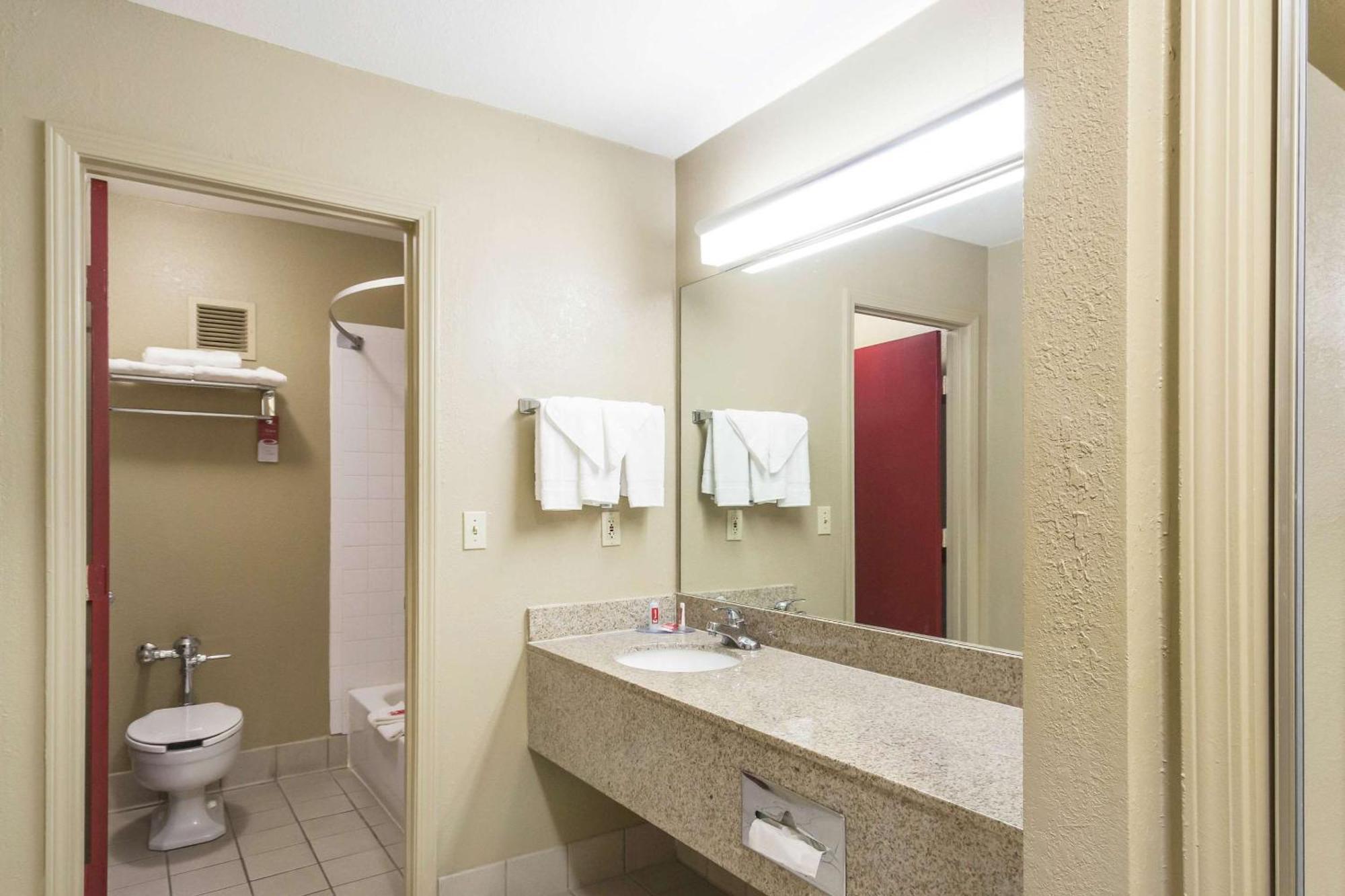 בסילבר ספרינג Econo Lodge Inn & Suites I-35 At Shawnee Mission מראה חיצוני תמונה