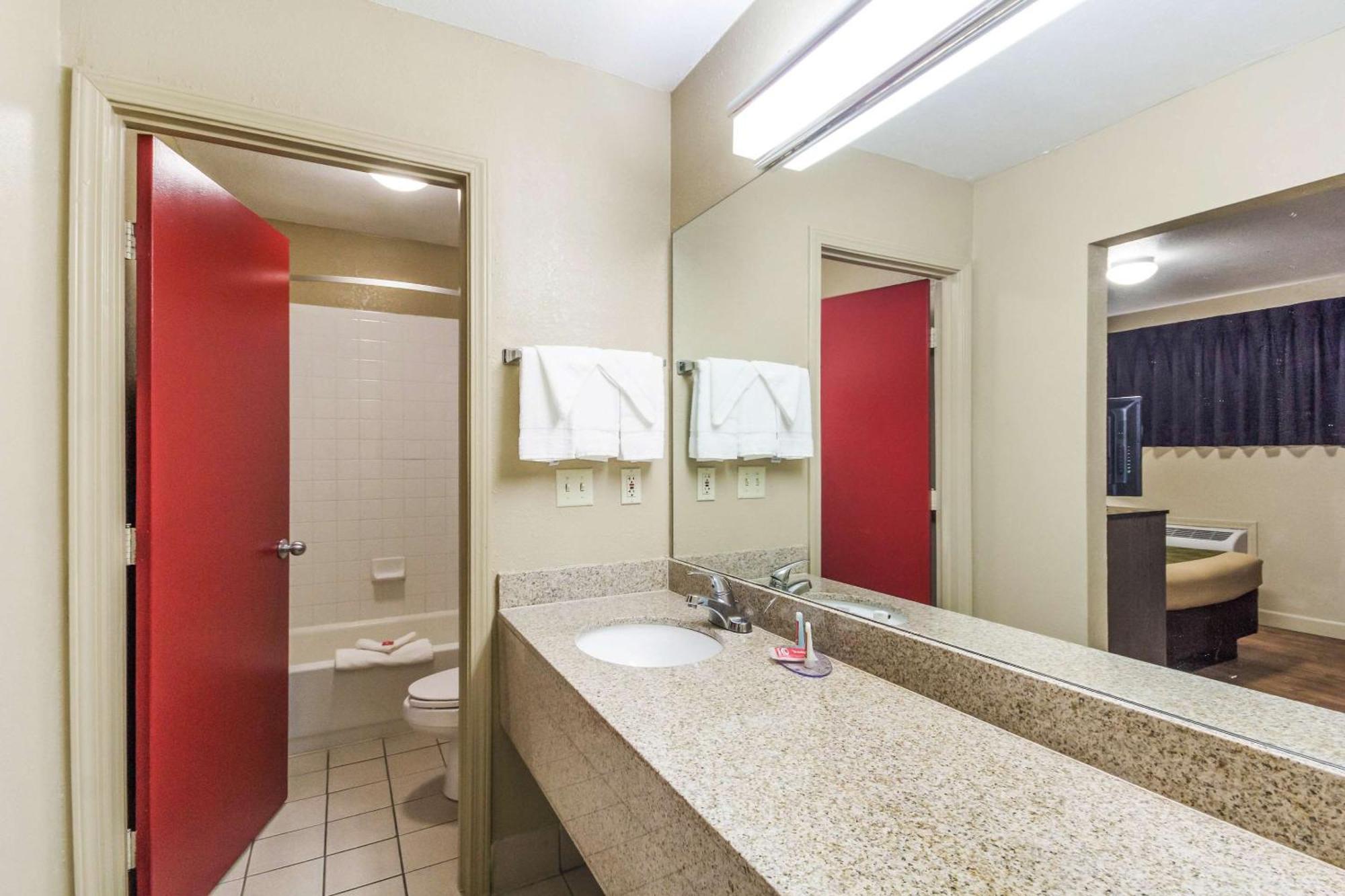 בסילבר ספרינג Econo Lodge Inn & Suites I-35 At Shawnee Mission מראה חיצוני תמונה
