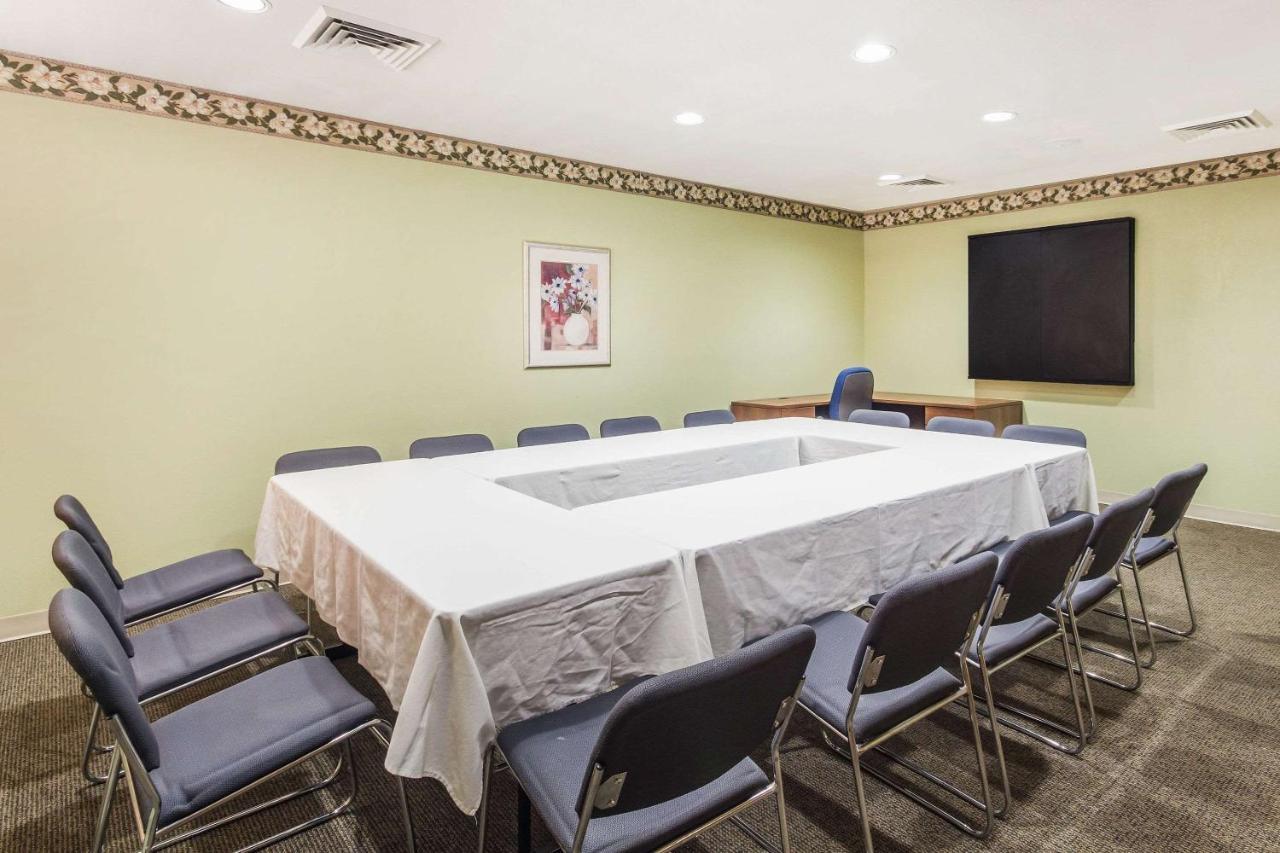 בסילבר ספרינג Econo Lodge Inn & Suites I-35 At Shawnee Mission מראה חיצוני תמונה